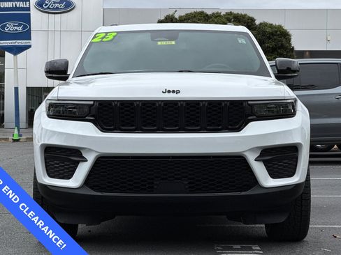 Used 2023 Jeep Grand Cherokee Altitude image 10