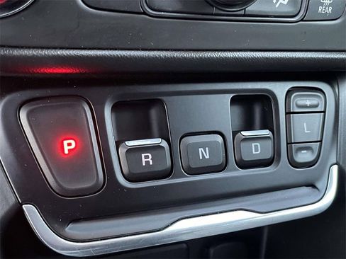 Used 2021 GMC Terrain SLE w/ Driver Convenience Package image 25