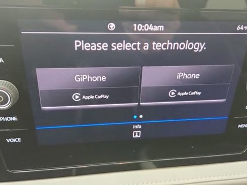 Used 2025 Volkswagen Taos SE image 14