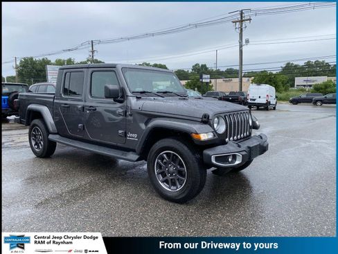 Used 2022 Jeep Gladiator Overland w/ Cold Weather Group AWD/4WD image 1