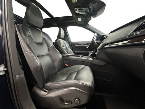 Used 2019 Volvo XC90 T6 Momentum w/ Protection Package Premier image 17
