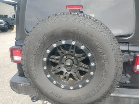 Used 2021 Jeep Wrangler Unlimited Sahara AWD/4WD image 10