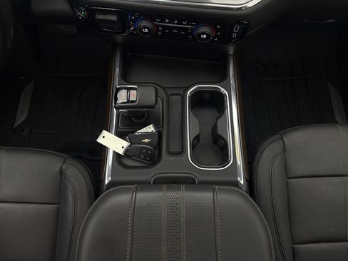 Used 2023 Chevrolet Silverado 1500 High Country AWD/4WD image 36
