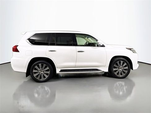 Used 2017 Lexus LX 570 4WD image 4
