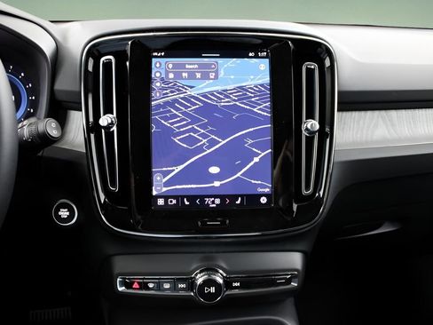 New 2025 Volvo XC40 B5 Core w/ Protection Package Premier image 21