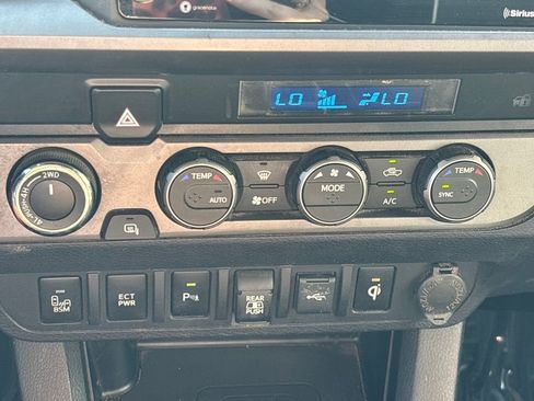 Used 2021 Toyota Tacoma TRD Off-Road w/ Technology Package AWD/4WD image 14