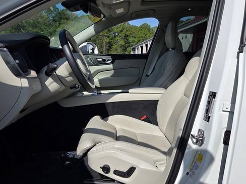 Used 2022 Volvo XC60 B5 Inscription w/ Advanced Package AWD/4WD image 9