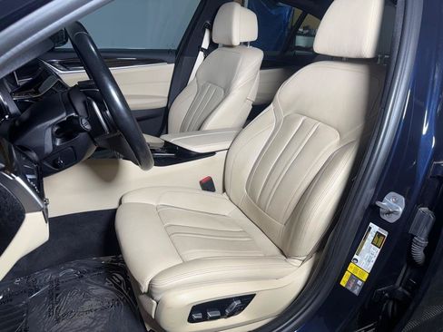 Used 2018 BMW 530e w/ Premium Package 2 RWD image 31