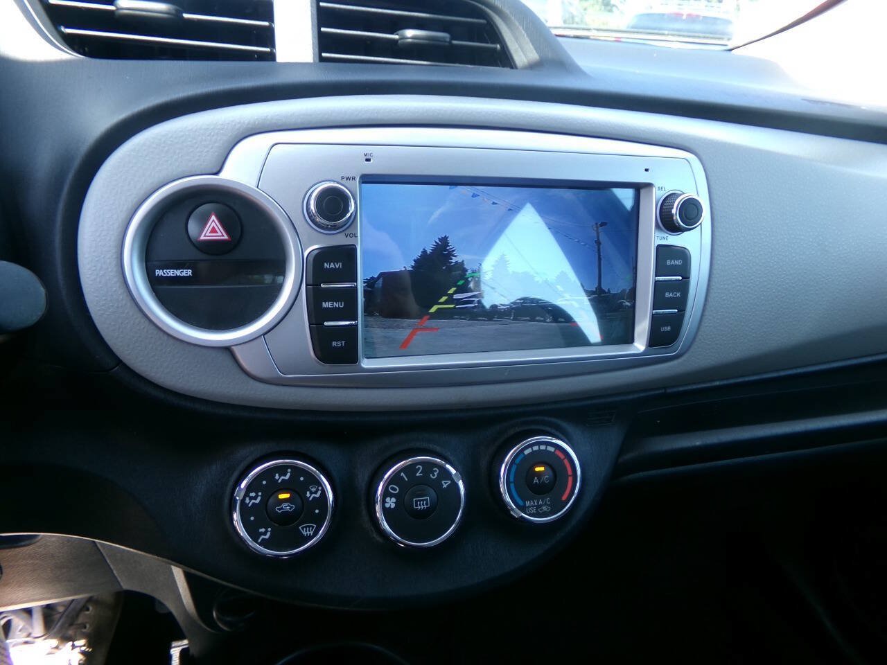 Used 2014 Toyota Yaris LE FWD image 11