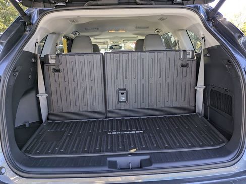 Used 2024 Toyota Highlander XLE image 12