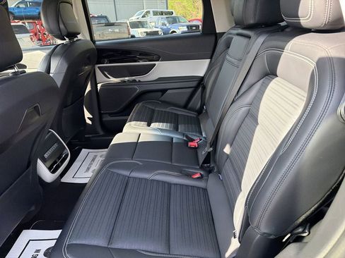 Used 2024 Lincoln Nautilus Reserve image 12