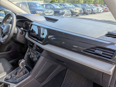 Used 2022 Volkswagen Taos SEL image 39