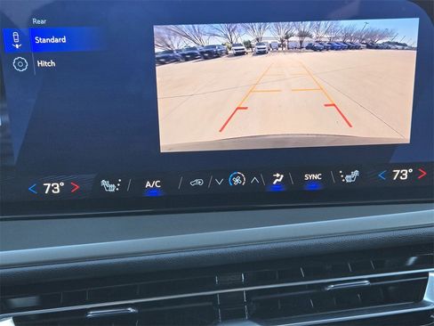 Used 2025 Chevrolet Traverse LT image 7