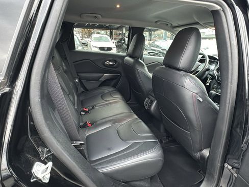 Used 2019 Jeep Cherokee Latitude w/ Popular Appearance Group image 20