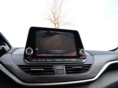 Used 2024 Nissan Altima 2.5 SV image 17