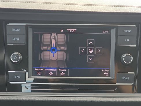 Used 2024 Volkswagen Jetta SE image 8