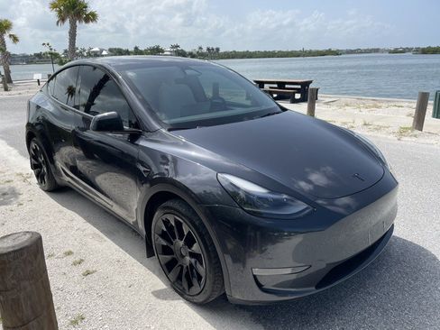 Used 2024 Tesla Model Y Long Range AWD/4WD image 26