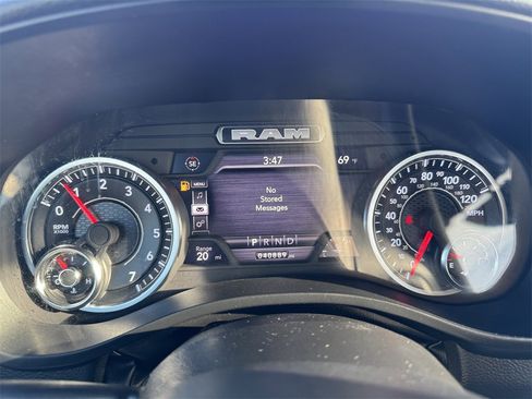 Used 2024 RAM 1500 Laramie image 12