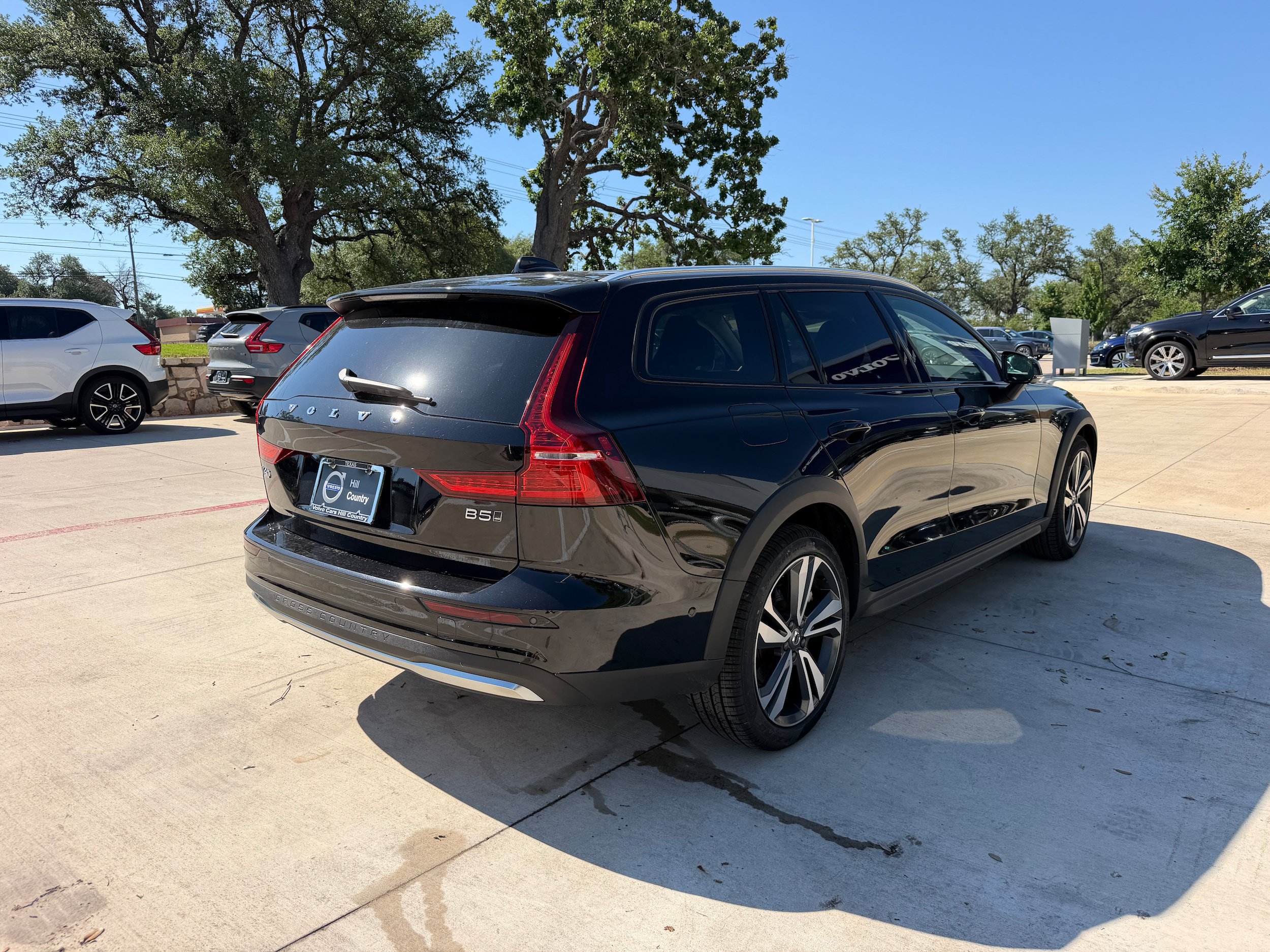 Certified 2025 Volvo V60 B5 Cross Country Plus AWD/4WD image 6