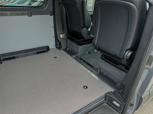Used 2024 Mercedes-Benz Sprinter 2500 image 12