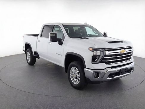 Used 2025 Chevrolet Silverado 2500 LT AWD/4WD image 2