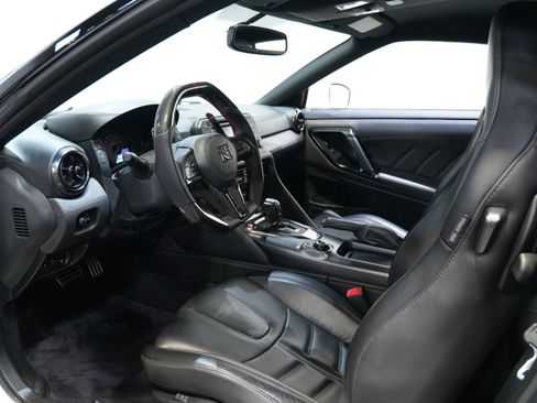 Used 2021 Nissan GT-R Premium image 28