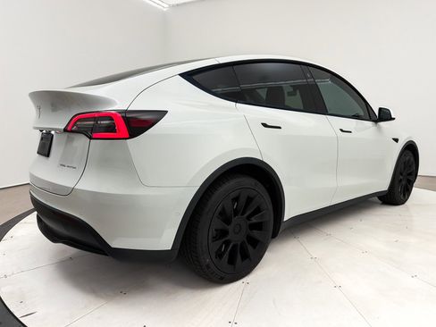 Used 2021 Tesla Model Y Long Range image 15