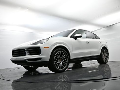 Certified 2022 Porsche Cayenne Platinum Edition image 46
