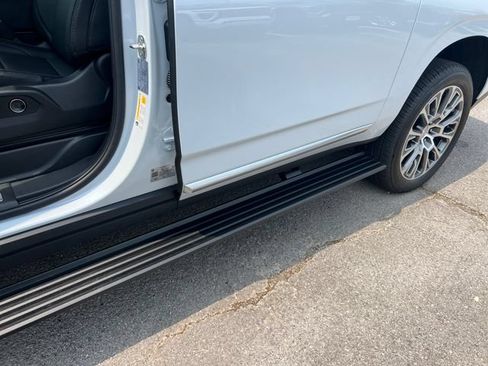 New 2026 GMC Yukon XL Denali w/ Sun & Power Step Package AWD/4WD image 9