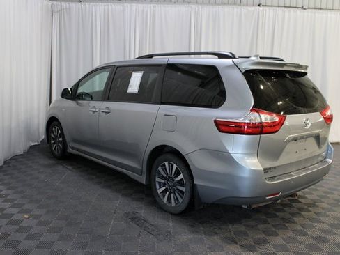 Used 2018 Toyota Sienna Limited image 4