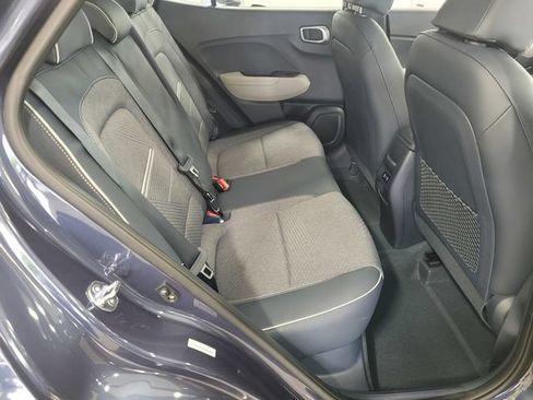 Used 2025 Hyundai Venue Limited FWD image 18