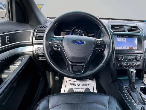Used 2017 Ford Explorer XLT w/ Equipment Group 202A AWD/4WD image 12