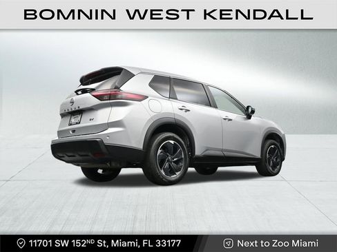 Used 2024 Nissan Rogue SV image 25