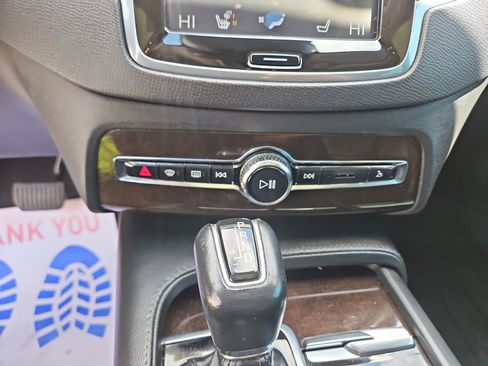 Used 2019 Volvo XC90 T5 Momentum w/ Protection Package Premier FWD image 18
