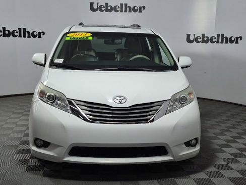Used 2013 Toyota Sienna XLE image 2