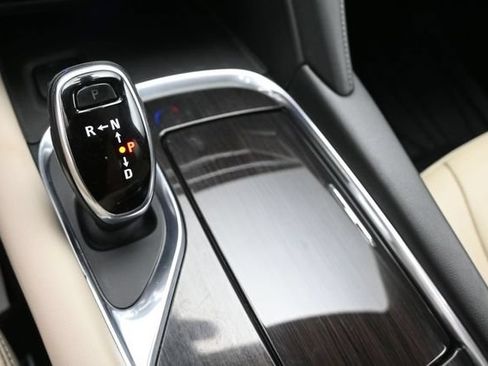 Used 2020 Buick Enclave Premium w/ Sun and Sites Package AWD/4WD image 18
