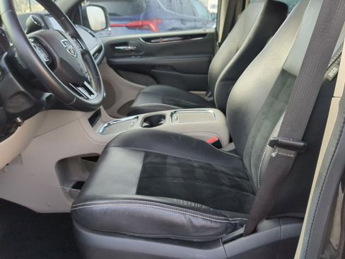 Used 2017 Dodge Grand Caravan SXT image 22