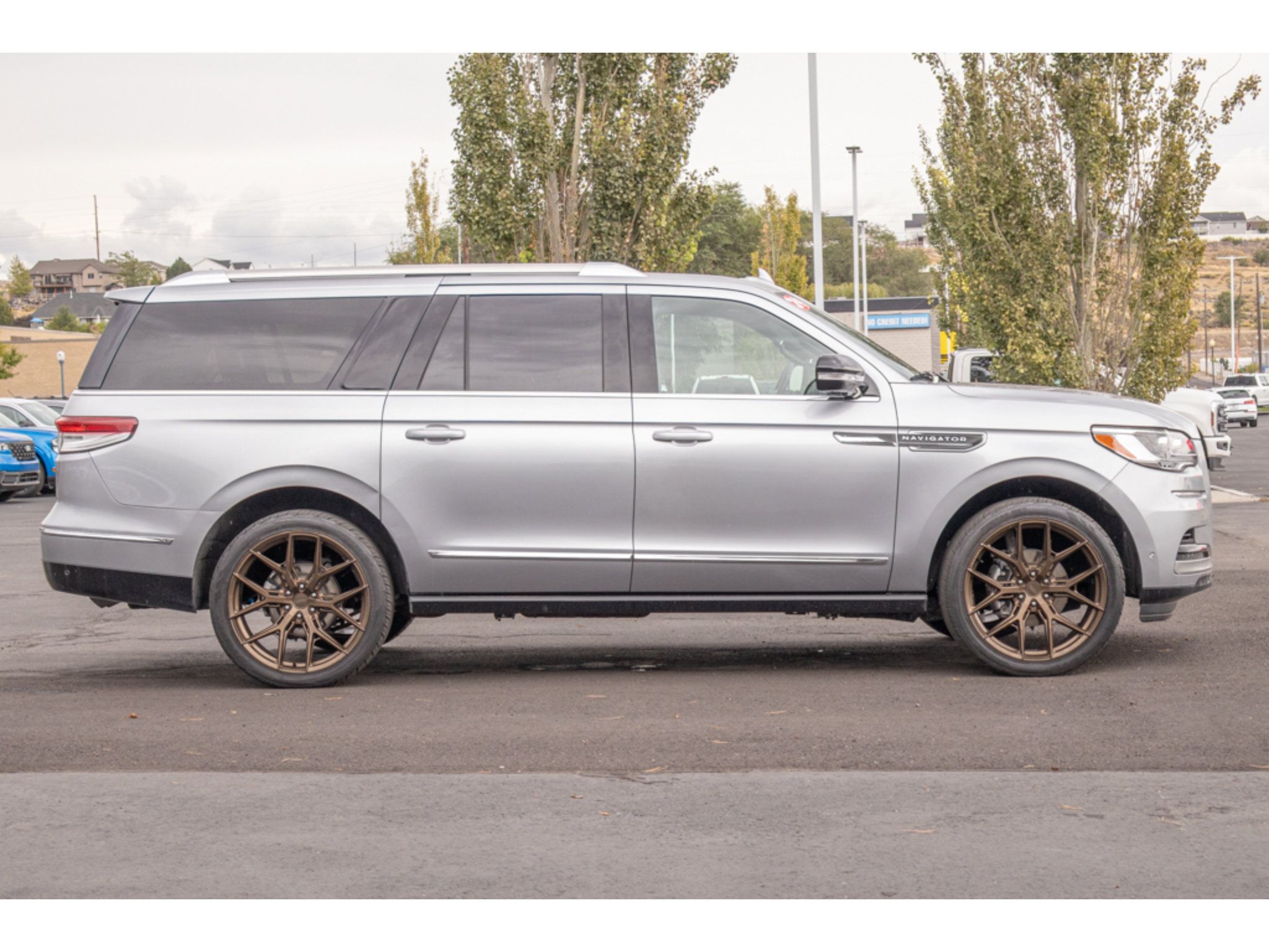 Used 2024 Lincoln Navigator L 4WD image 2