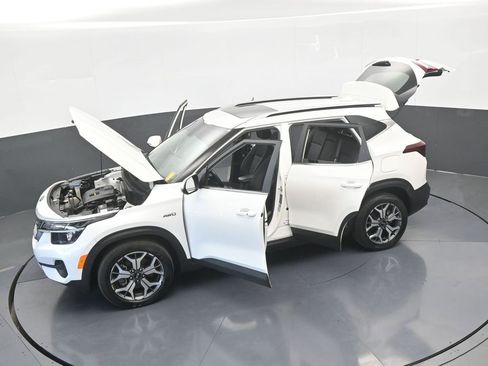 Used 2021 Kia Seltos EX image 63