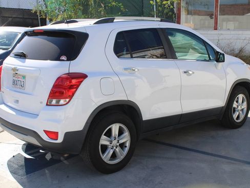 Used 2019 Chevrolet Trax LT w/ LT Convenience Package FWD image 4
