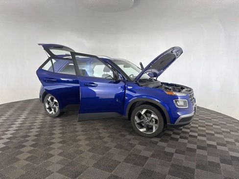 Used 2025 Hyundai Venue SEL image 15