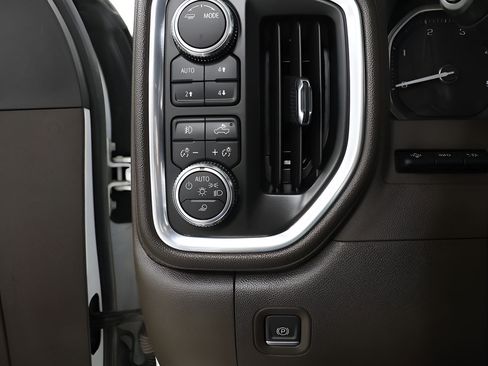 Used 2023 GMC Sierra 3500 Denali w/ Denali Ultimate Package AWD/4WD image 20