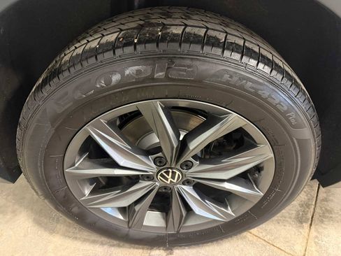 Certified 2024 Volkswagen Tiguan SE AWD/4WD image 13