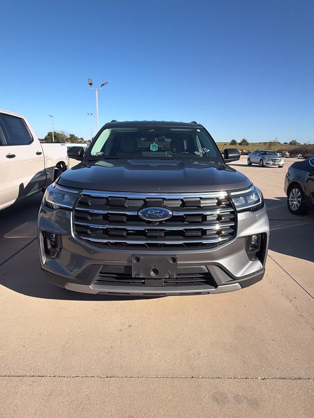 Used 2025 Ford Explorer Active w/ Active Comfort Package RWD image 2