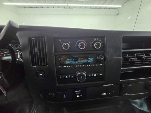 Used 2017 Chevrolet Express 2500 Extended RWD image 20