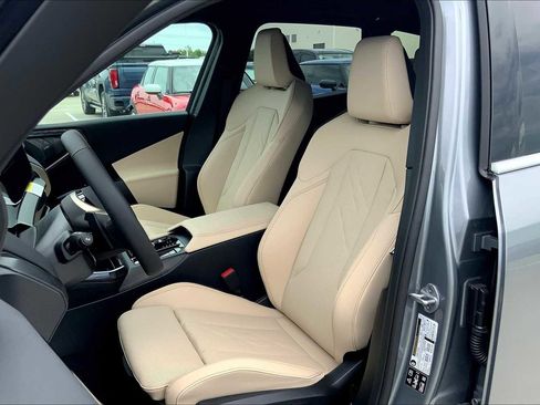 Used 2025 BMW X3 xDrive30i image 9