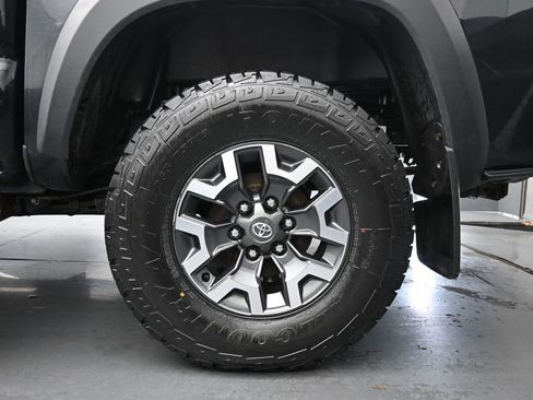 Used 2022 Toyota Tacoma TRD Off-Road w/ TRD Premium Off Road Package image 12