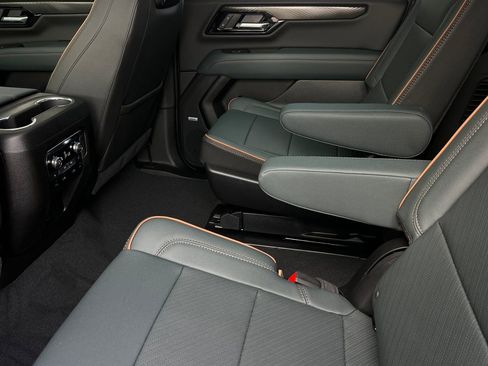 New 2026 GMC Yukon XL AT4 w/ AT4 Premium Plus Package AWD/4WD image 10