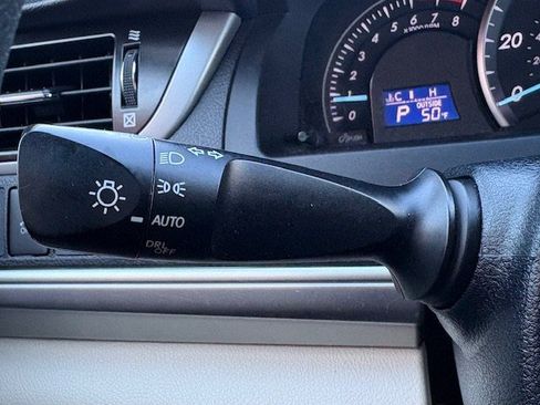 Used 2012 Toyota Camry L image 26