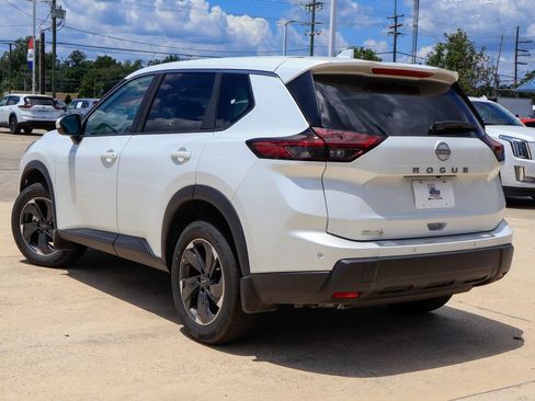 Certified 2026 Nissan Rogue SV FWD image 2